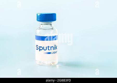 18 gennaio 2021, Barnaul, Russia.. Il vaccino del coronavirus Covid-19 prodotto in Russia chiamato luce sputnik Foto Stock