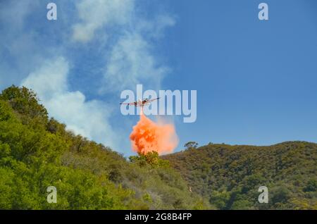 Santa Barbara County Wildfire. Antincendio aereo Foto Stock