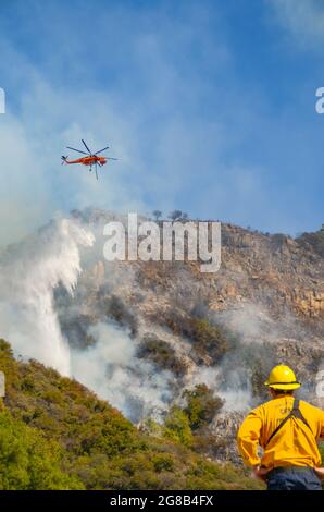 Santa Barbara County Wildfire. Antincendio aereo Foto Stock