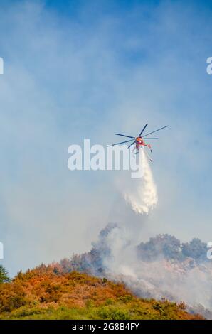 Santa Barbara County Wildfire. Antincendio aereo Foto Stock