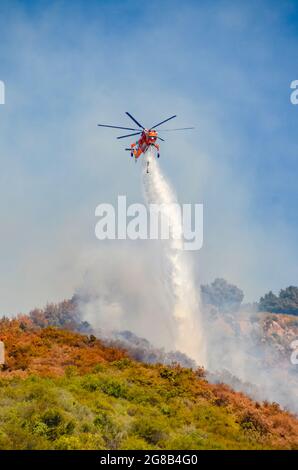 Santa Barbara County Wildfire. Antincendio aereo Foto Stock