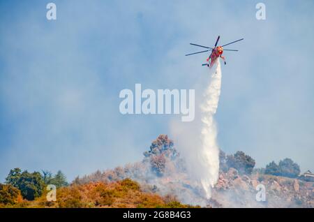 Santa Barbara County Wildfire. Antincendio aereo Foto Stock