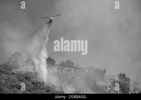 Santa Barbara County Wildfire. Antincendio aereo Foto Stock