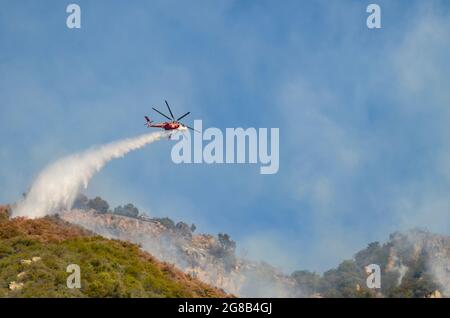 Santa Barbara County Wildfire. Antincendio aereo Foto Stock