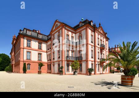 Palazzo barocco chiamato 'Castello Biebrich', una residenza ducale costruita nel 1702 a Wiesbaden in Germania Foto Stock