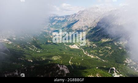 Theth National Park. Contea di Shkoder, Albania. Paesaggio nella parte centrale delle Alpi albanesi. Foto Stock