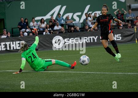 Portland, Stati Uniti. 18 luglio 2021. Sophia Smith si allinea un altro colpo sul gol, come il Portland Thorns FC sconfitta l'Orlando Pride, 2-1, il 18 luglio 2021, a Providence Park, Portland, Oregon (Foto di John Rudoff/Sipa USA) Credit: Sipa USA/Alamy Live News Foto Stock