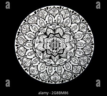 Fiore mandala dipinto a mano in bianco e nero Foto Stock