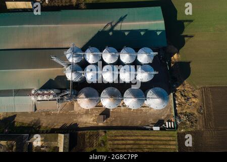 Grain Silos Top Down Aerial Drone Shot Foto Stock