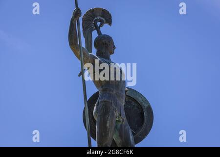 Statua di Achilles nei giardini del palazzo Achilleion costruito a Gastouri sull'isola di Corfù per l'imperatrice Elisabetta d'Austria, conosciuta come Sisi, Grecia Foto Stock