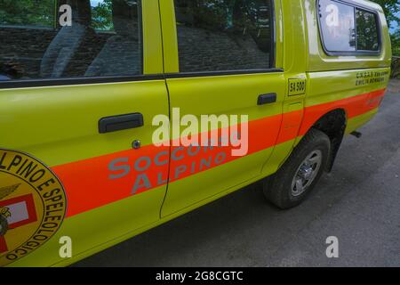 Luglio 2021 Reggio Emilia, Italia: Speciale auto d'emergenza per salvare le persone in montagna. Soccorso Alpino Foto Stock