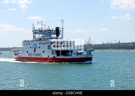 Linea Red Funnel traghetto Red Eagle su Southampton Water Foto Stock