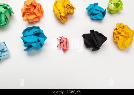 Colorata carta sgualcita sfere Foto Stock