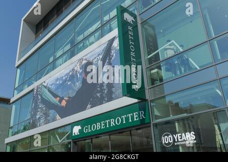Globetrotter filiale, Schlossstrasse, Steglitz, Berlino, Germania Foto Stock