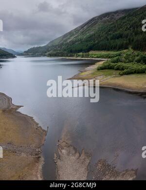 Thirlmere guardando a nord con helvellyn sulla destra Foto Stock