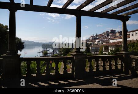 Vista de Tui y del Río Miño desde el Mirador de San Telmo. Foto Stock