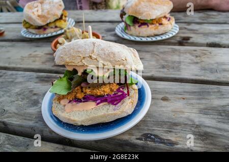 Panini granchio e whelks in Instow, Devon, Inghilterra Foto Stock