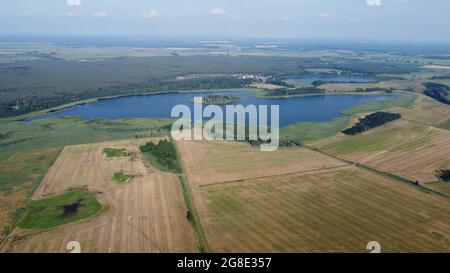 Veduta aerea di Großer Koblentzer See, un lago nel distretto di Vorpommern-Greifswald nel Meclemburgo-Pomerania occidentale, Germania Foto Stock