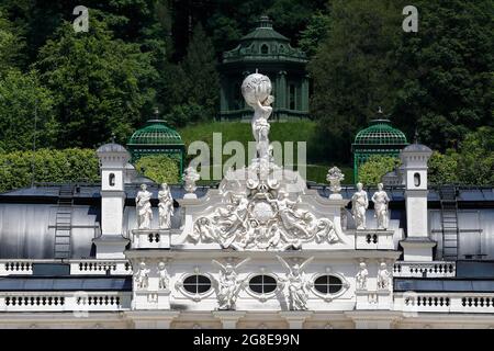 Linderhof Castello, palazzo reale di Ludovico II di Baviera, dettagli facciata lato sud, padiglioni giardino (retro), alta Baviera, Baviera Foto Stock