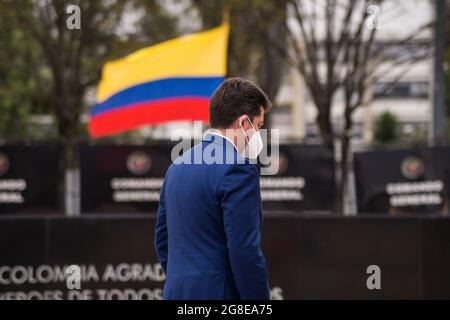 Bogotà, Colombia. 19 luglio 2021. Il ministro della difesa colombiano Diego Molano durante un evento commemorativo per servire l'onore all'esercito e alla polizia nel giorno dell'eroe della nazione colombiana (Heroe de la Nacion Colombiana) a Bogotà, Colombia, il 19 luglio 2021. Credit: Long Visual Press/Alamy Live News Foto Stock