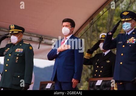 Bogotà, Colombia. 19 luglio 2021. Il ministro della difesa colombiano Diego Molano durante un evento commemorativo per servire l'onore all'esercito e alla polizia nel giorno dell'eroe della nazione colombiana (Heroe de la Nacion Colombiana) a Bogotà, Colombia, il 19 luglio 2021. Credit: Long Visual Press/Alamy Live News Foto Stock