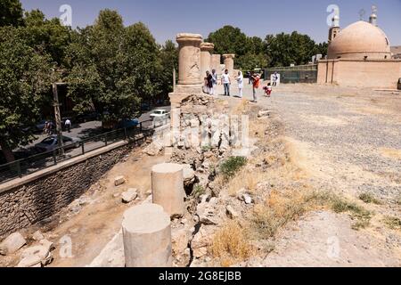 Rovine del tempio di Anahita, Kangavar, provincia di Kermanshah, Iran, Persia, Asia occidentale, Asia Foto Stock