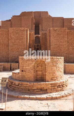 Chogha Zanbil Ziggrat(ziqqrat), complesso a forma di piramide massiccia degli antichi Elamiti, Provincia di Khuzestan, Iran, Persia, Asia occidentale, Asia Foto Stock