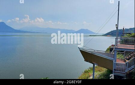 Waduk Jatiluhur Dam, Purwakarta, Giava Occidentale, Indonesia Foto Stock