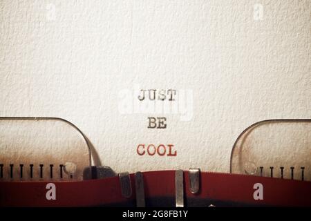 Sia appena frase fredda scritta con una macchina da scrivere. Foto Stock