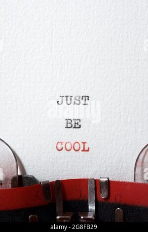 Sia appena frase fredda scritta con una macchina da scrivere. Foto Stock