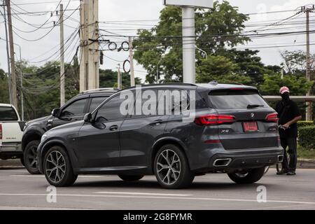 Chiangmai, Thailandia - Giugno 29 2021: Auto privata. BMW X5. Foto sulla strada n. 1001 a circa 8 km dal centro di Chiangmai, thailandia. Foto Stock