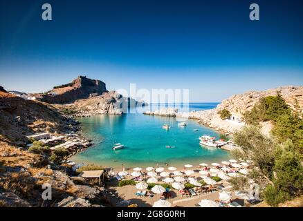 Vista sulla città di Lindos, Rodi, Dodecanese, Isole greche, Grecia, Europa Foto Stock