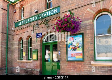 Stazione di Alresford per la ferrovia a vapore della linea di Watercress, attrazione turistica a Hampshire, Inghilterra, Regno Unito. Foto Stock