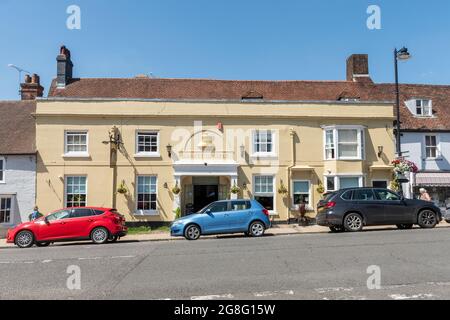 Market Inn (The Bell Inn) su West Street nella città georgiana di Alresford, Hampshire, Inghilterra, Regno Unito Foto Stock