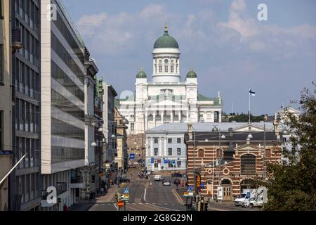 La famosa facciata bianca della Cattedrale di Helsinki è un punto di riferimento internazionale Foto Stock