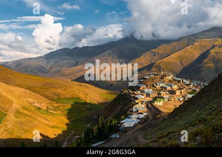 Antico villaggio alpino Khinalig in Azerbaigian Foto Stock