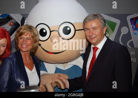 Funkausstellung Berlin 2008 - Messerundgang - Dagmar Wöhrl, Parlamentarische Staatssekretärin - Klaus Wowereit, Regierender Bürgermeister von Berlin Foto Stock