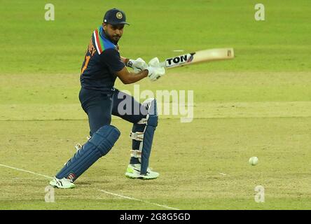 Colombo, Sri Lanka. 20 luglio 2021. Il Manish Pandey indiano gioca un tiro durante la seconda partita di cricket di un giorno internazionale (ODI) tra Sri Lanka e India allo stadio R.Premadasa di Colombo il 20 luglio 2021. (Credit Image: © Pradeep Dambarage/ZUMA Press Wire) Foto Stock