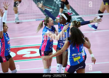 EGONU PAOLAIGOR GORGONZOLA NOVARA - IMOCO VOLLEY CONEGLIANO CAMPIONE ITALIANO PALLAVOLO SERIE A1-F 2017-2018 NOVARA 09-12-2017 FOTO FILIPPO RUBIN Foto Stock