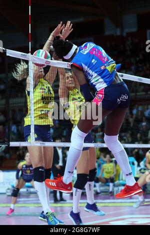 EGONU PAOLAIGOR GORGONZOLA NOVARA - IMOCO VOLLEY CONEGLIANO CAMPIONE ITALIANO PALLAVOLO SERIE A1-F 2017-2018 NOVARA 09-12-2017 FOTO FILIPPO RUBIN / LVF Foto Stock