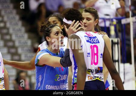 SANSONNA STEFANIA (NOVARA) E EGONU PAOLA (NOVARA)IMOCO VOLLEY CONEGLIANO - IGOR GORGONZOLA NOVARA PALLAVOLO CAMPIONE ITALIANO VOLLEY SERIE A1-F 2017-2018 PLAYOFF FINALE GARA 4 TREVISO 29-04-2018 FOTO FILIPPO RUBIN / LVF Foto Stock