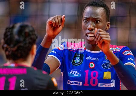 18-05-2019 GER: CEV CL Super Finals Igor Gorgonzola Novara - Imoco Volley Conegliano, BerlinIgor Gorgonzola Novara Take women's title! Novara WIN 3-1 / Paola Ogechi Egonu n° 18 di Igor Gorgonzola Novara FOTO RUBIN / HOOGENDOORN ***SOLO ITALIA*** Foto Stock