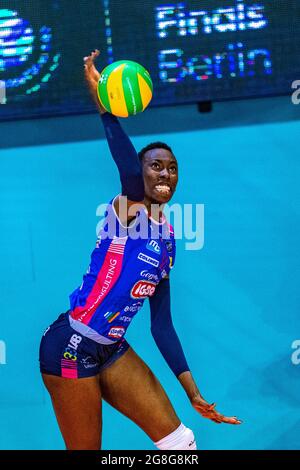 18-05-2019 GER: CEV CL Super Finals Igor Gorgonzola Novara - Imoco Volley Conegliano, BerlinIgor Gorgonzola Novara Take women's title! Novara WIN 3-1 / Paola Ogechi Egonu n° 18 di Igor Gorgonzola Novara FOTO RUBIN / HOOGENDOORN ***SOLO ITALIA*** Foto Stock