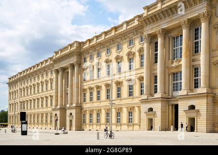 Facciata del Forum Humboldt di nuova costruzione, modellato sullo storico palazzo della città (Stadtschloss), che si trovava sullo stesso sito Foto Stock