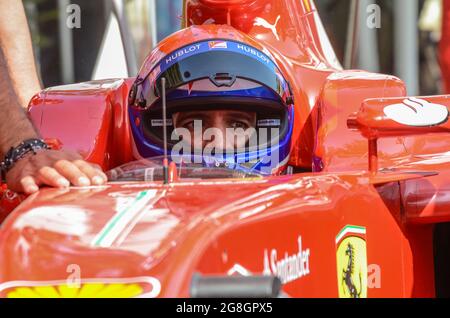 Marc gene, pilota di corse, nell'abitacolo di una Ferrari di Formula 1 Grand Prix all'evento Goodwood Festival of Speed nel Regno Unito Foto Stock