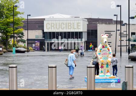 SHEFFIELD. SOUTH YORKSHIRE. INGHILTERRA. 07-10-21. Tudor Square, la facciata del Crucible Theatre. Foto Stock