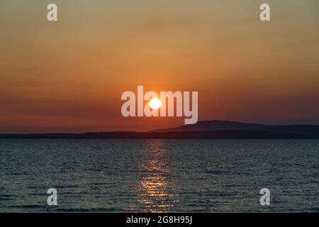 20 Luglio 2021, Tramonto sulla Baia di Morecambe da Morecambe Credit: PN News/Alamy Live News Foto Stock