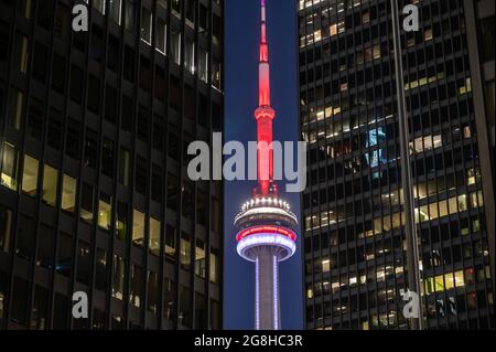 CN Tower di notte a Toronto Foto Stock