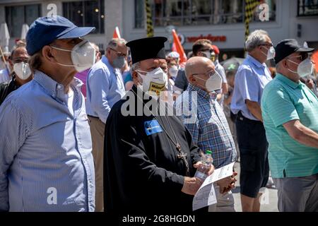 Apostolos Malamoussis. Unter dem motto 'Gegen jeden Judenhass. Gemeinsam für Jüdisches Leben in München' fand am 18.06.2021 eine vom Verein 'ünchen ist bunt' organisierte Kundgebung in München statt. Unterstützt wurde das ganze von vielen Prominenten Münchens Oberbürgermeister Dieter Reiter, Kabarettist Christian Springer und Charlotte Knobloch, der Präsidentin der Israelischen Kultusgemeinde Münchens. (Foto di Alexander Pohl/Sipa USA) Credit: Sipa USA/Alamy Live News Foto Stock