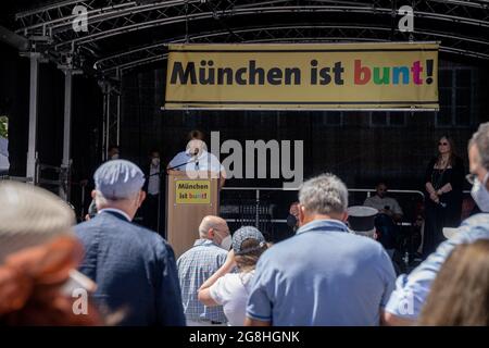 Unter dem motto 'Gegen jeden Judenhass. Gemeinsam für Jüdisches Leben in München' fand am 18.06.2021 eine vom Verein 'ünchen ist bunt' organisierte Kundgebung in München statt. Unterstützt wurde das ganze von vielen Prominenten Münchens Oberbürgermeister Dieter Reiter, Kabarettist Christian Springer und Charlotte Knobloch, der Präsidentin der Israelischen Kultusgemeinde Münchens. (Foto di Alexander Pohl/Sipa USA) Credit: Sipa USA/Alamy Live News Foto Stock